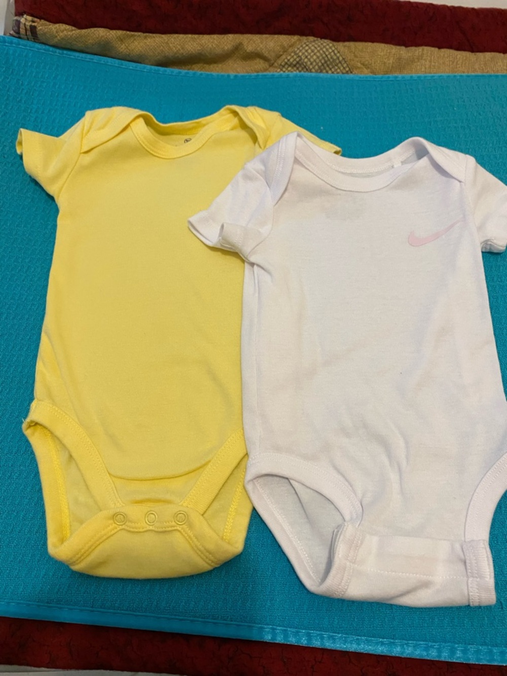 NIKE & HONEST Baby Cotton “1pc Bodysuit” Size 3mo Yellow&White w/Pink Swoosh